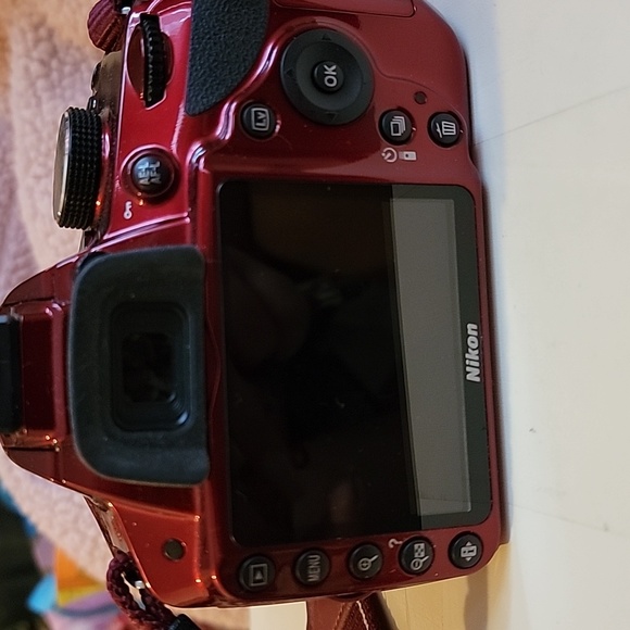 Nikon D3200 SLR Red - Picture 5 of 7
